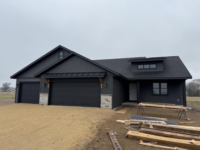 view of front of house featuring a garage