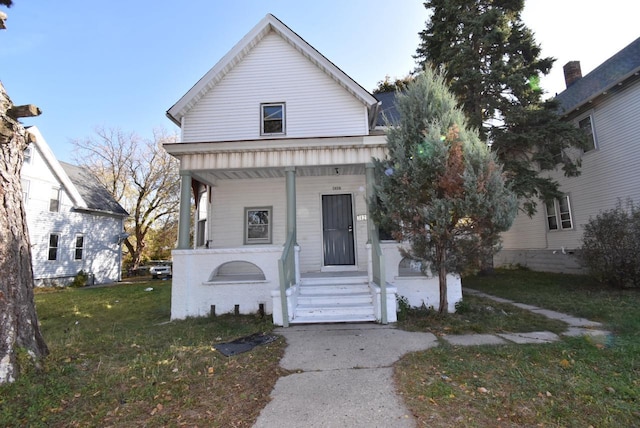 view of front of home with a front lawn