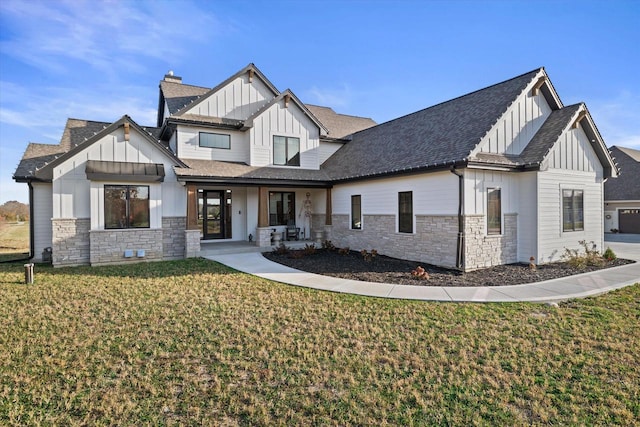 view of front of property featuring a porch and a front lawn