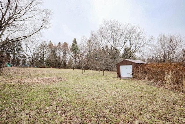 view of yard with a garage and an outdoor structure