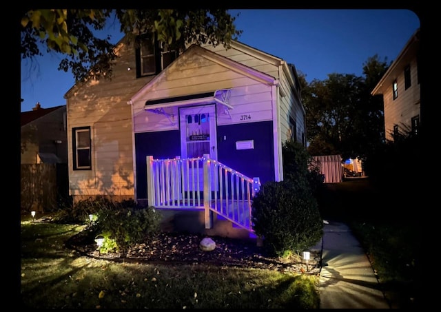 view of front of property