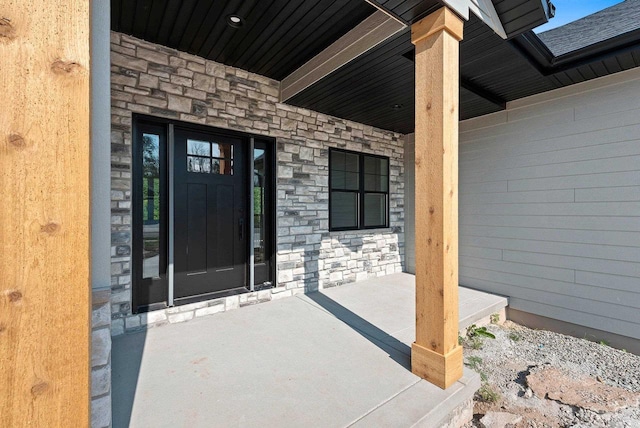 entrance to property featuring covered porch