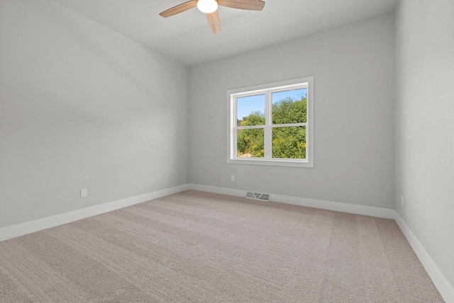 carpeted empty room featuring ceiling fan