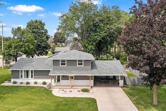 view of front of home featuring a front yard, a porch, and a carport