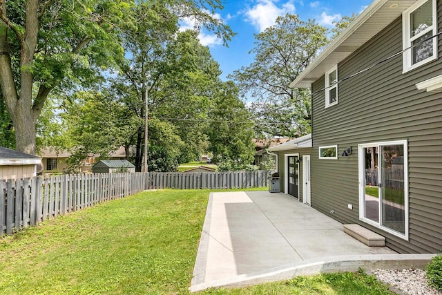 view of yard with a patio