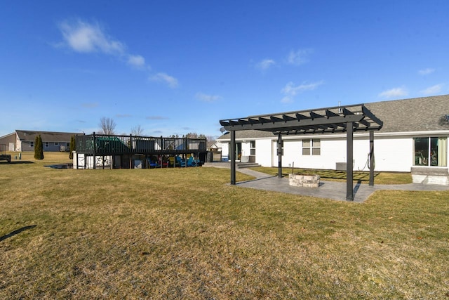 view of yard featuring a pergola