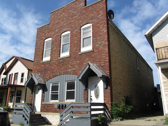 view of front facade