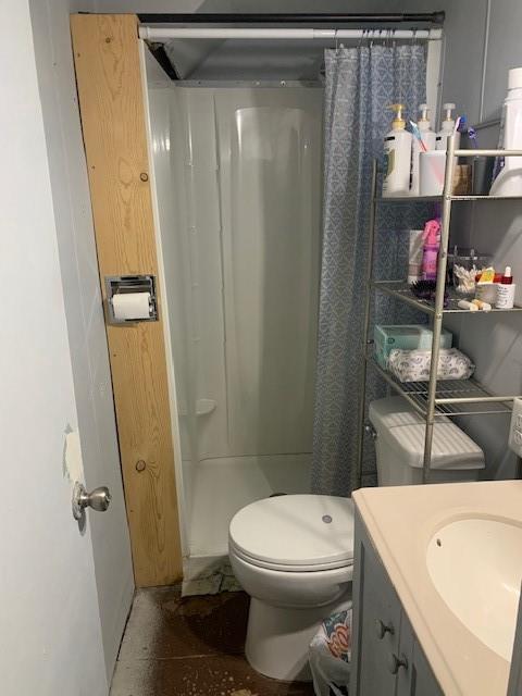 bathroom featuring a shower with curtain, toilet, and vanity