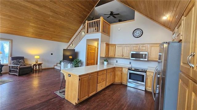 kitchen with stainless steel appliances, kitchen peninsula, a breakfast bar, dark wood-type flooring, and high vaulted ceiling