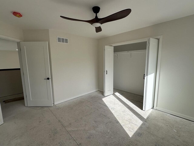 unfurnished bedroom featuring visible vents, baseboards, ceiling fan, and a closet