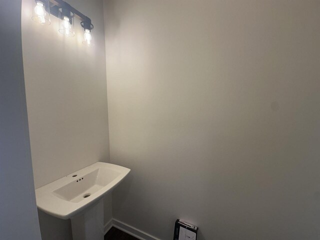 bathroom with baseboards
