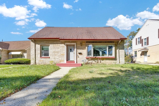 view of front of house with a front lawn