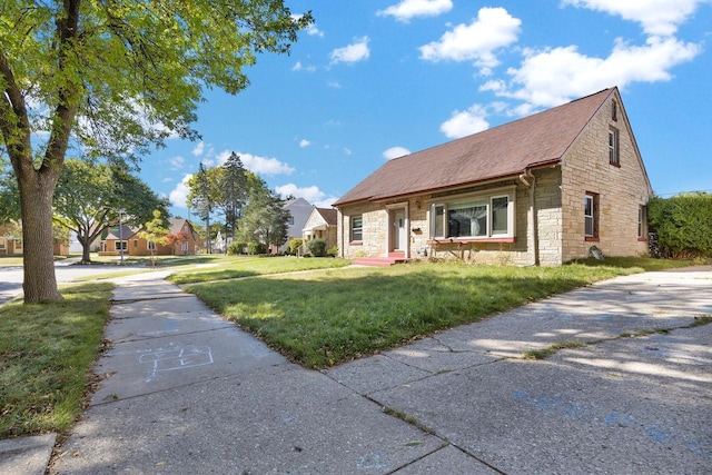 view of front of house featuring a front yard