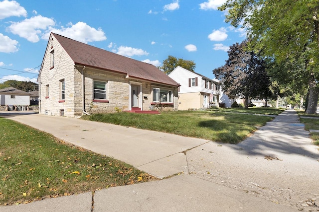 view of front of property with a front yard