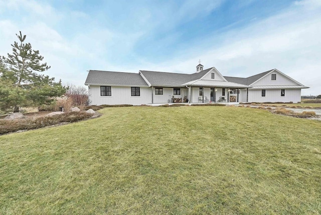 view of front of house featuring a front yard