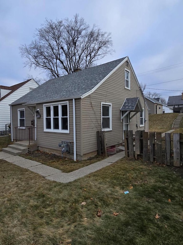 view of front of house with a front yard