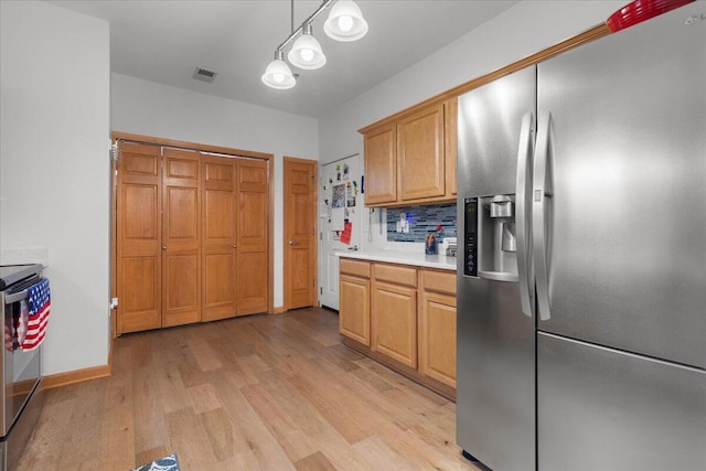 kitchen with tasteful backsplash, stainless steel fridge with ice dispenser, black / electric stove, decorative light fixtures, and light wood-type flooring