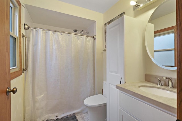 bathroom with a shower with curtain, vanity, and toilet