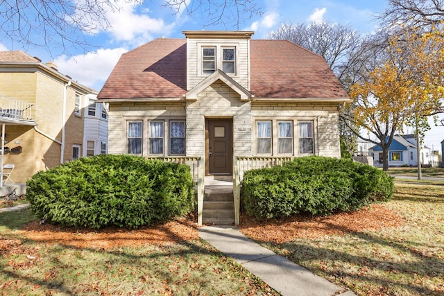 view of front facade with a front yard