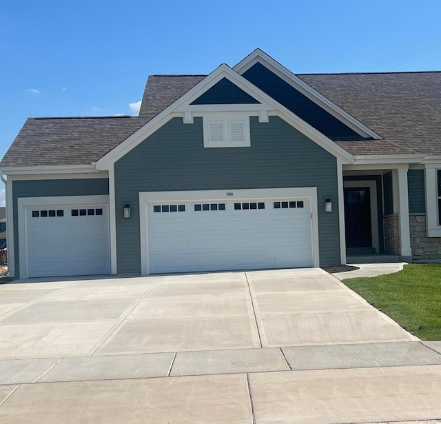 craftsman house featuring a garage