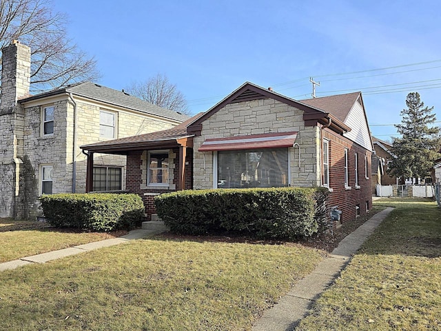 view of front of home featuring a front lawn