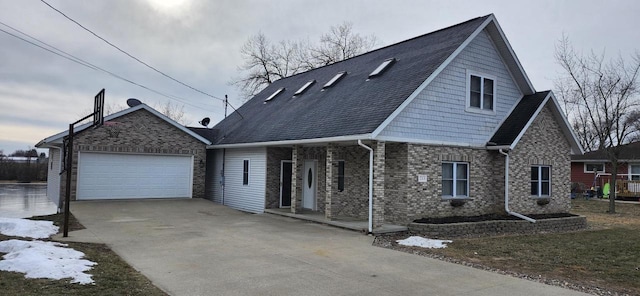 view of front facade featuring a garage