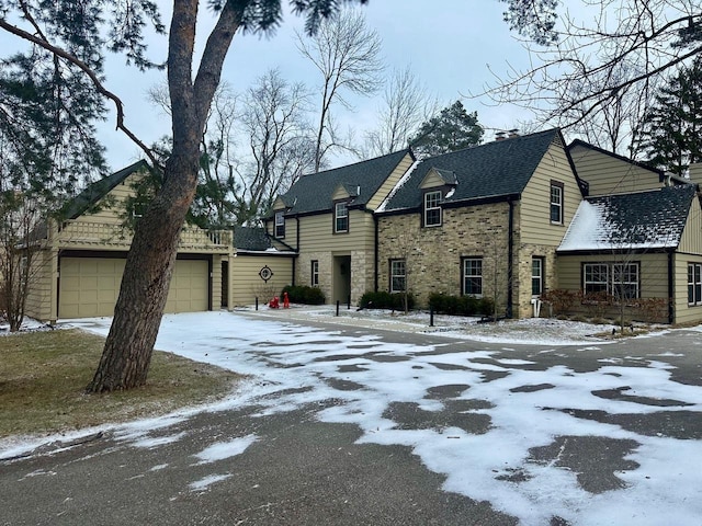 view of front facade featuring a garage