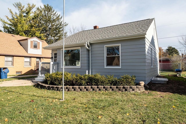 view of front of house featuring a front yard