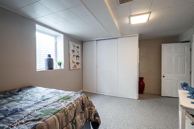 bedroom featuring a closet