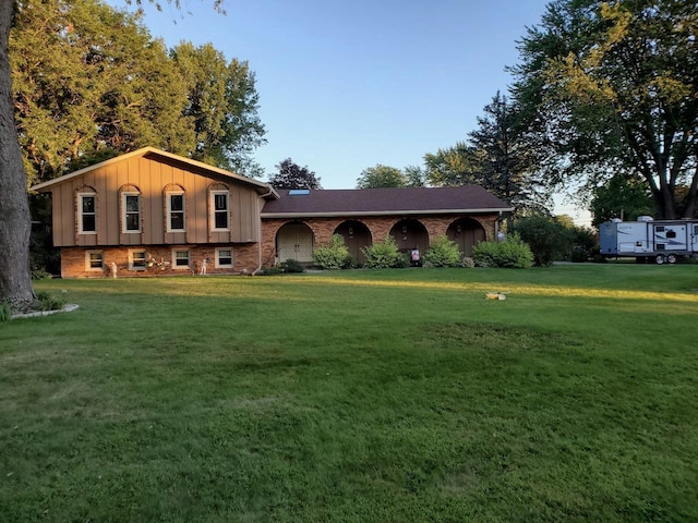 split level home with a front lawn