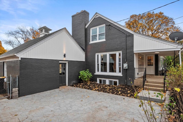 view of front of property with covered porch