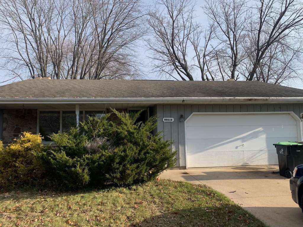 view of front facade with a garage