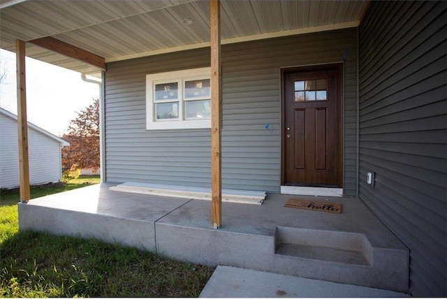 property entrance featuring a porch