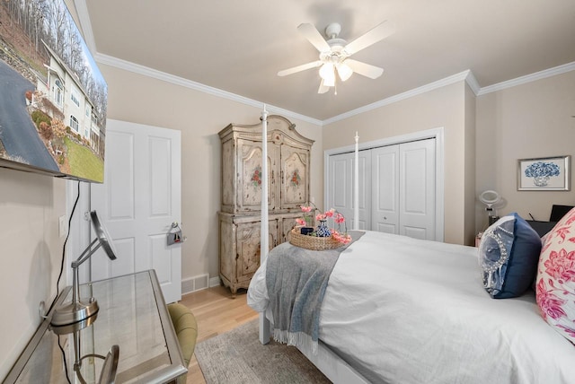 bedroom with a closet, light hardwood / wood-style flooring, ceiling fan, and ornamental molding