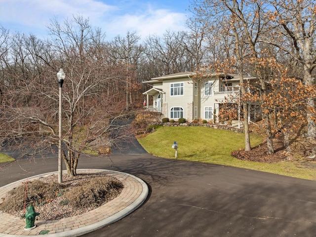 view of front of house with a front lawn