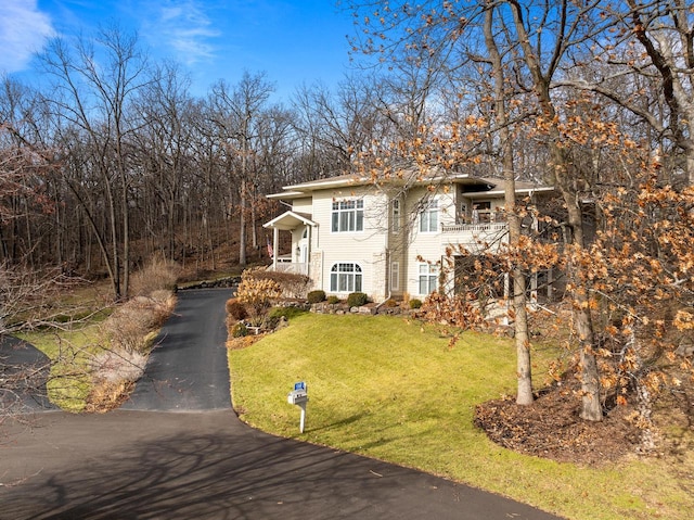 view of front of property with a front lawn