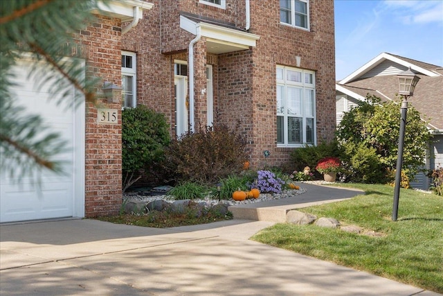 entrance to property featuring a yard