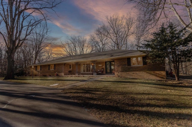 single story home featuring a yard