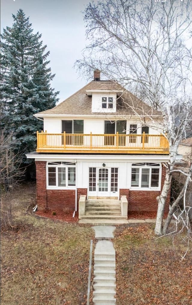 view of front of house featuring a balcony