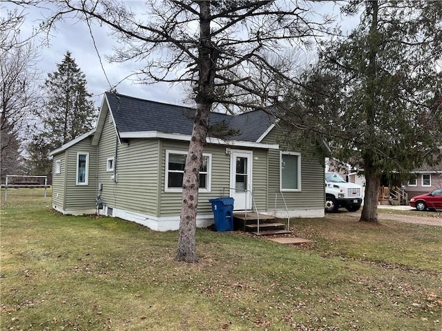 view of front of house with a front lawn