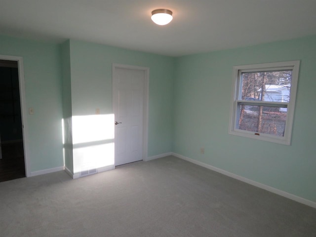 unfurnished room featuring carpet flooring