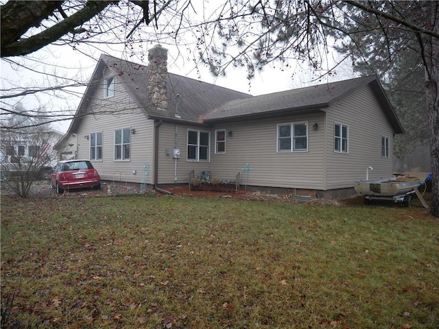 back of house featuring a yard