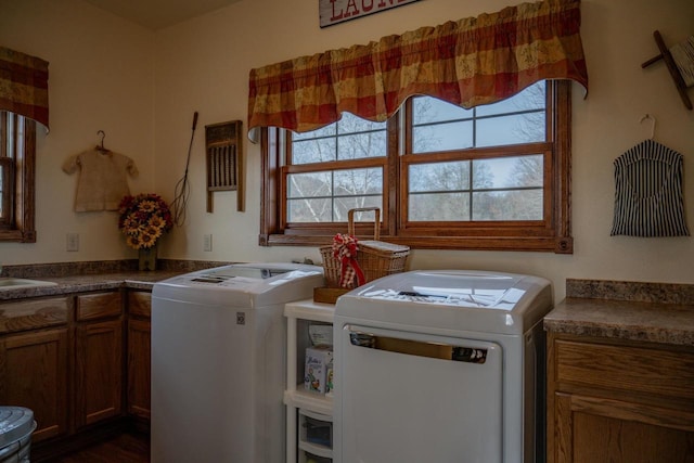 laundry area featuring cabinets, sink, and washing machine and clothes dryer