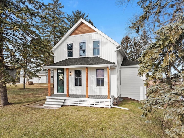 view of front of home featuring a front lawn