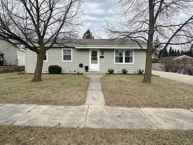 single story home with a front lawn