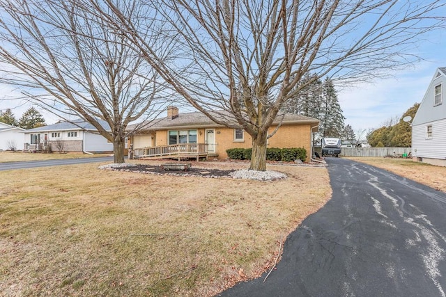 single story home with a front yard