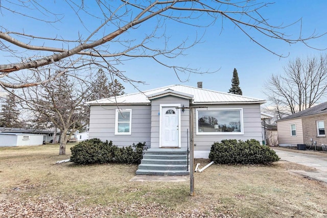 bungalow-style house featuring a front yard