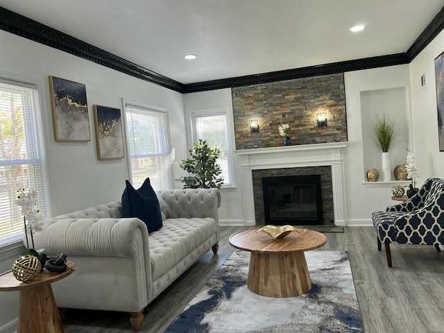 living room featuring hardwood / wood-style flooring and crown molding