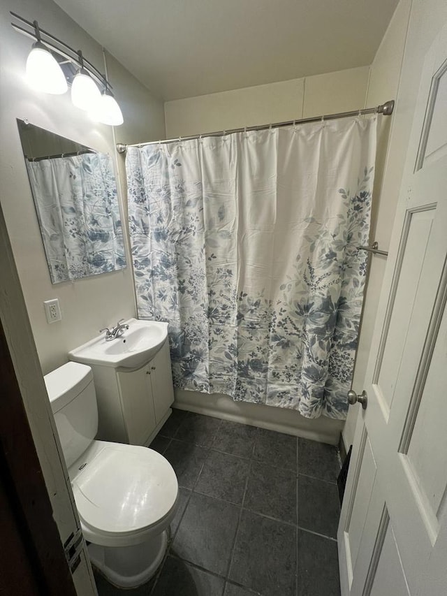 full bathroom with shower / tub combo, vanity, and toilet