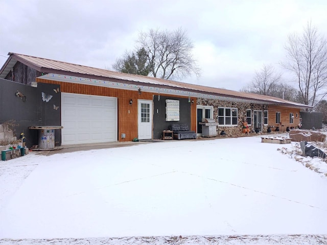 ranch-style home featuring a garage